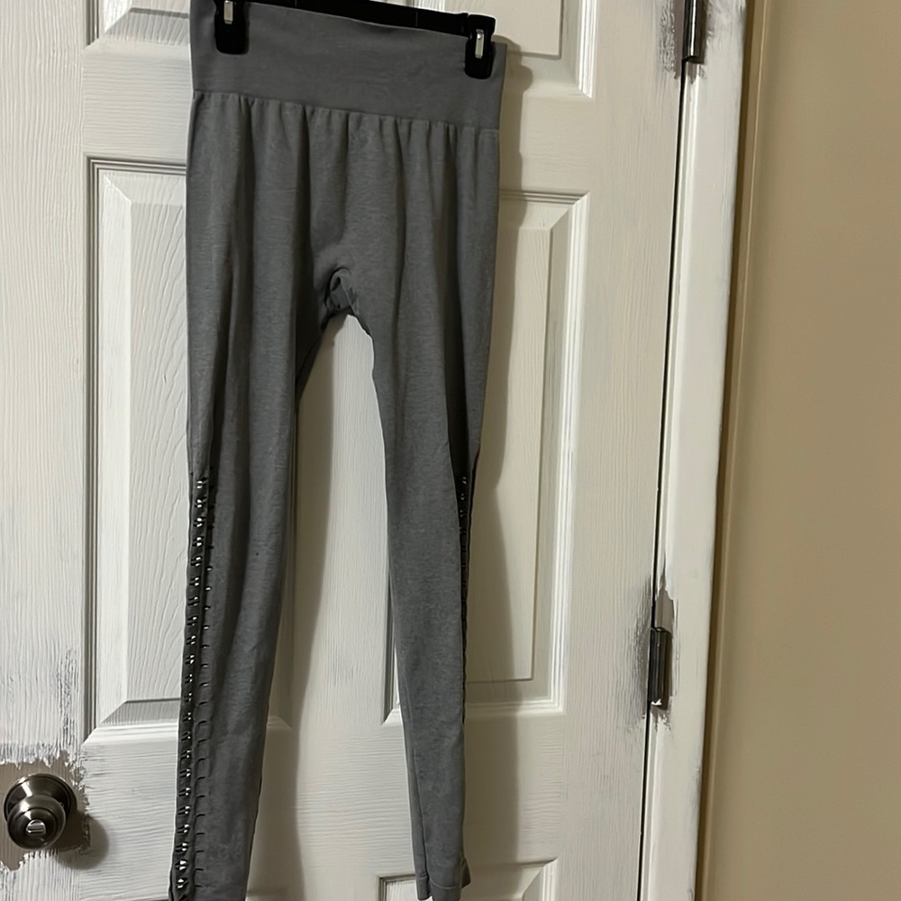 NEW Shredded leggings